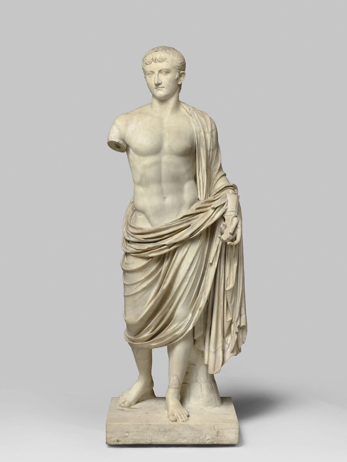 statue, romain impérial

Date de création/fabrication : 2e quart Ie s. ap. J.-C. (portrait posthume de l'époque de Caligula ou Claude ; pendant de MA 1231 d'après Hallett) (25 - 50)