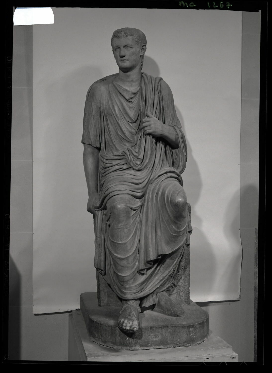 statue, romain impérial

Date de création/fabrication : 2e quart Ie s. ap. J.-C. (pour la tête) (après 37)