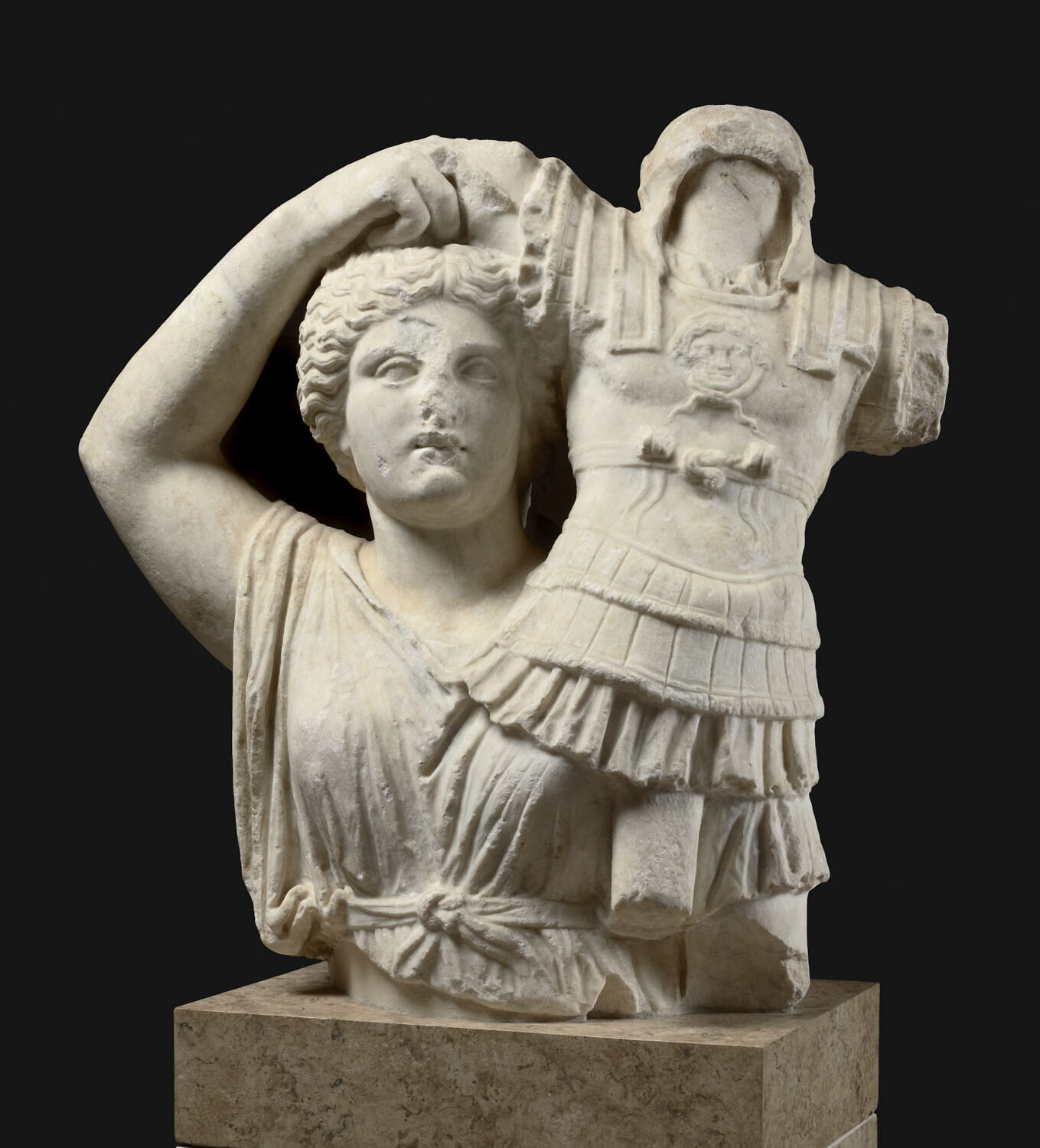 Statue de Victoire tropéophore, romain républicain

Date de création/fabrication : 2e moitié Ie s. av. J.-C. (après Actium ?) (après -31)