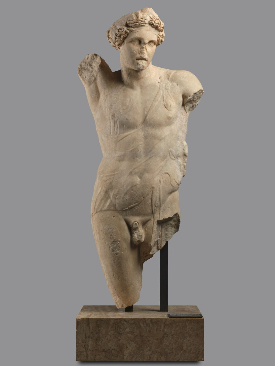 statue, romain impérial

Date de création/fabrication : 2e quart IIe s. ap. J.-C. (fin de l'époque hadrianique d'après Schroeder) (125 - 150)