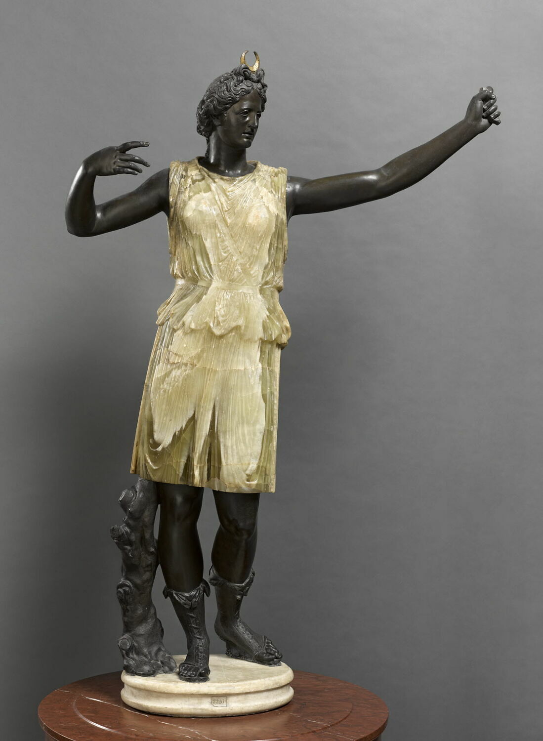 statue, romain impérial

Date de création/fabrication : 1e quart Ie s. av. J.-C. ; 1e quart Ie s. ap. J.-C. (époque augustéenne d'après Gregarek) (-100 - 25)
