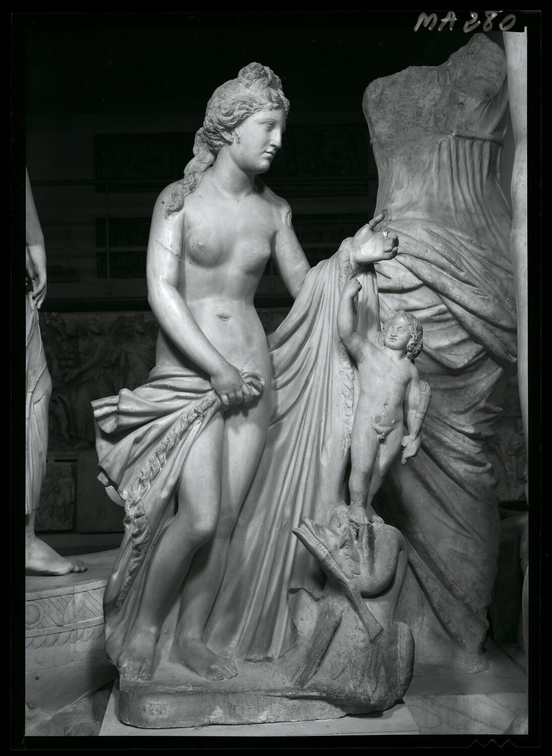 groupe statuaire, romain impérial

Date de création/fabrication : IIIe s. ap. J.-C. (?) (200 - 300)