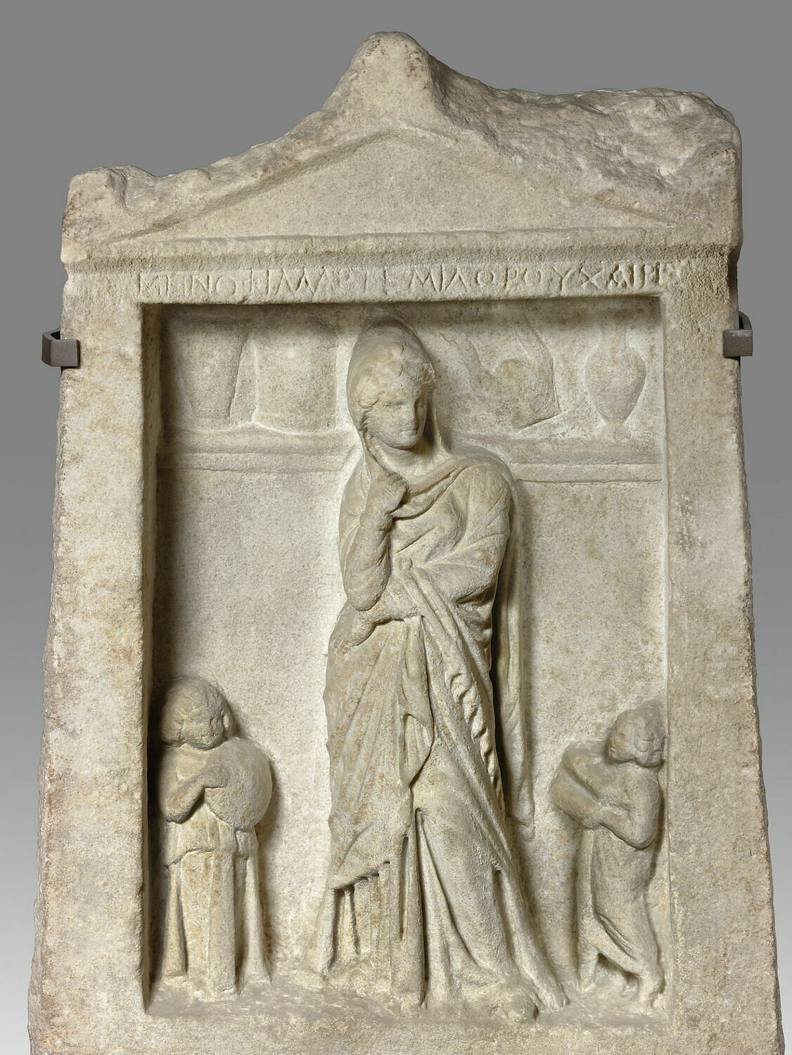 stèle funéraire, hellénistique

Date de création/fabrication : 2e moitié IIe s. av. J.-C. (-150 - -100)