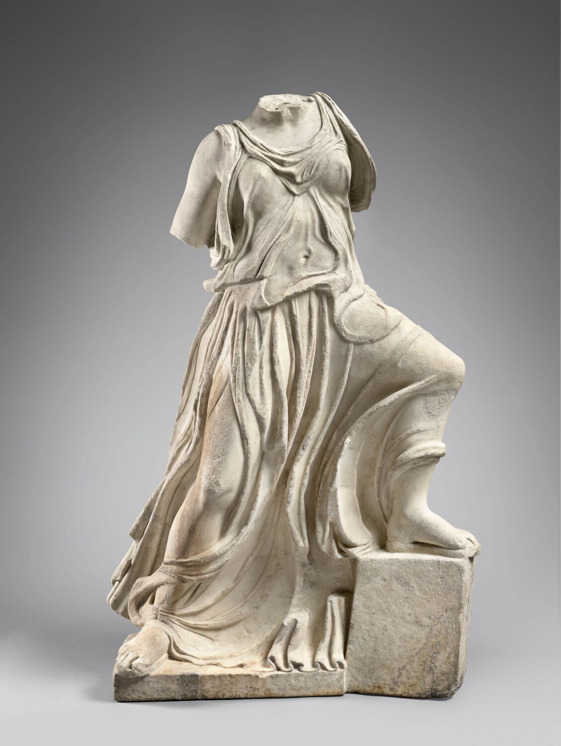 Statue de femme en course, classique (?)

Date de création/fabrication : 1e quart IVe s. av. J.-C. (?) (d'après Martinez dans Cat. Expo 2006) (-400 - -375)
