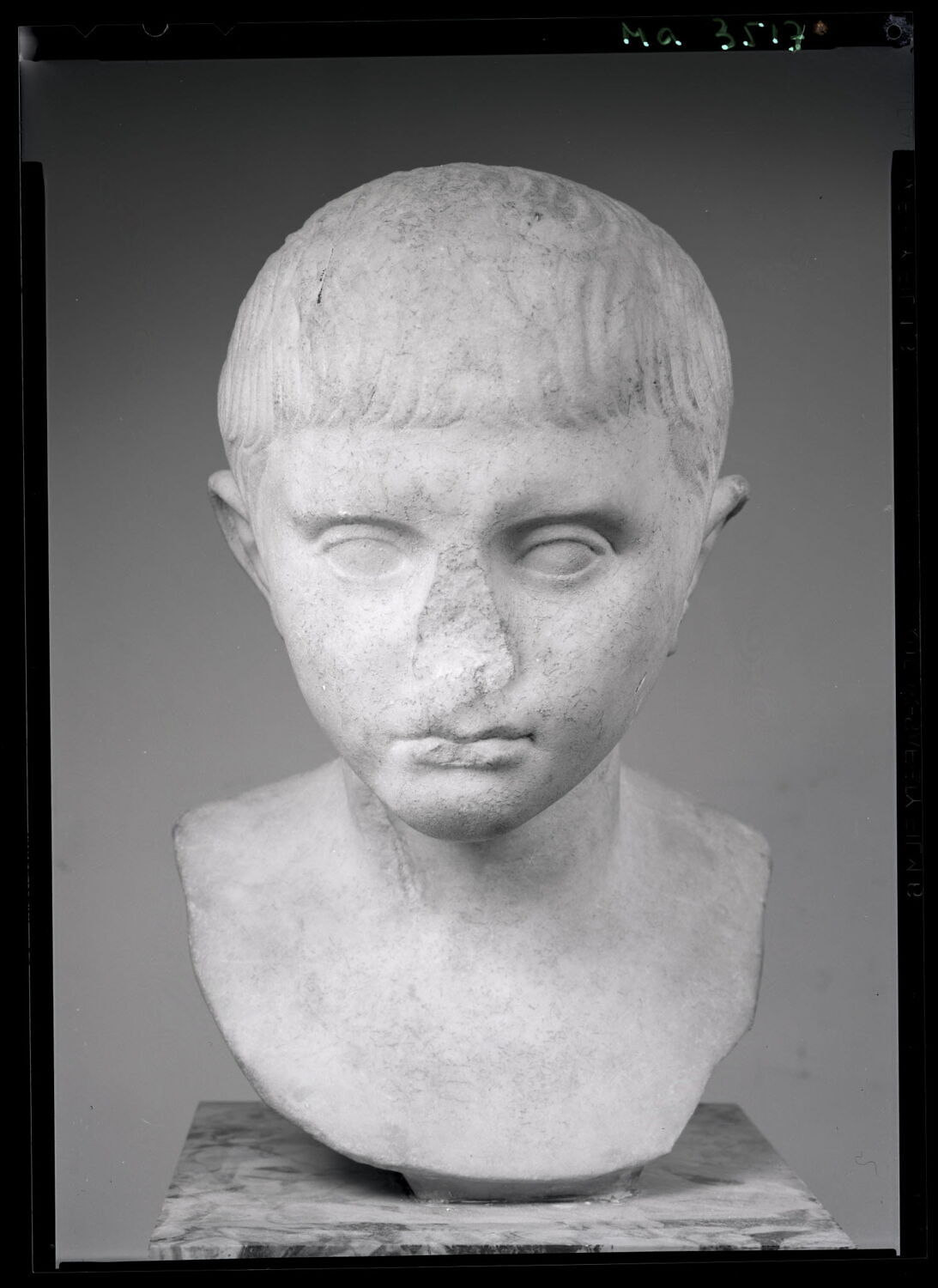 statue en buste, romain impérial

Date de création/fabrication : 4e quart Ie s. av. J.-C. (fin) (vers -10)
