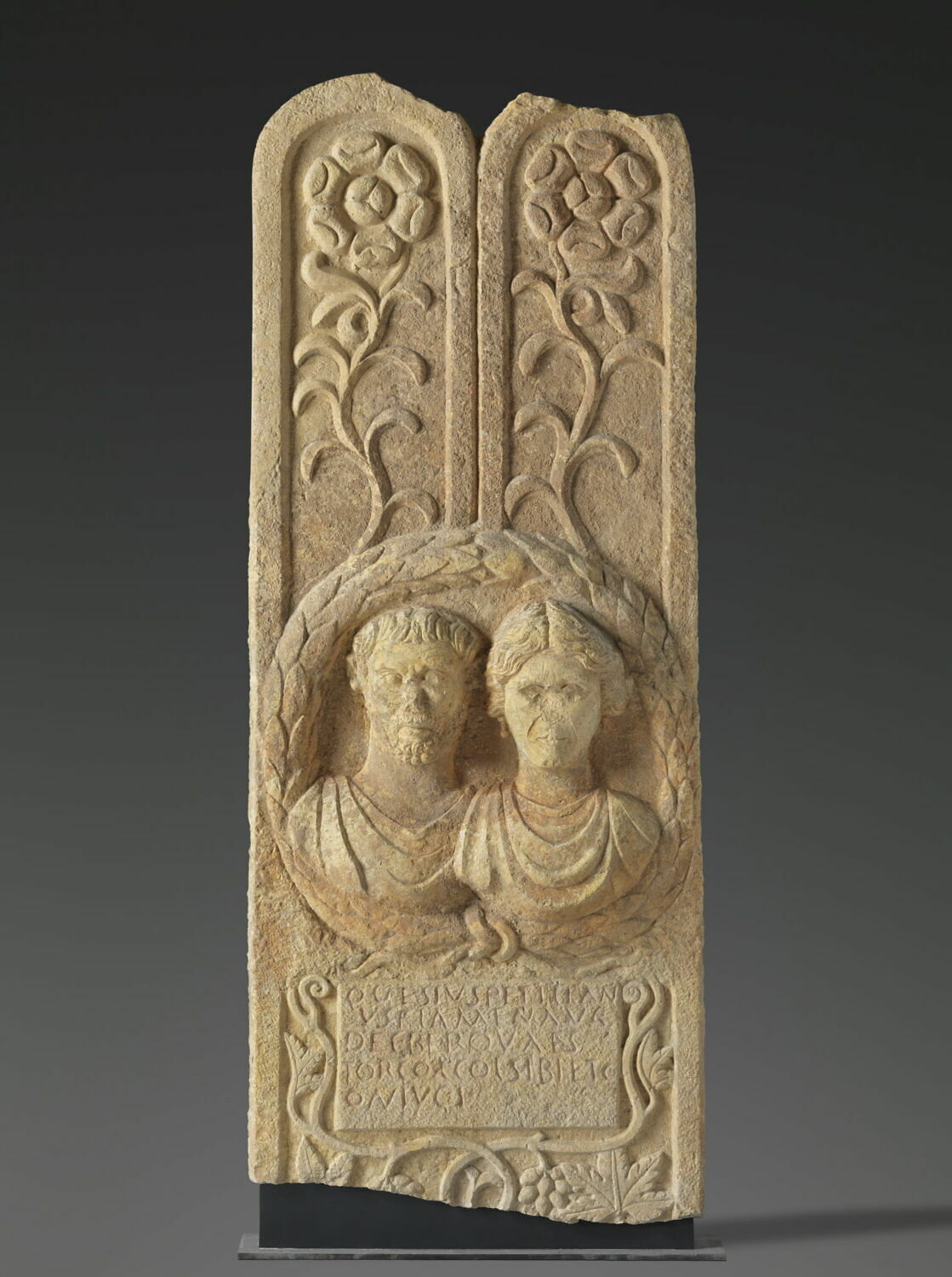 stèle funéraire, romain impérial

Date de création/fabrication : 2e quart IIe s. ap. J.-C. (?) (125 - 150)