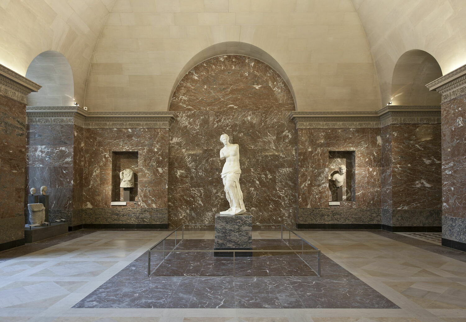 statue ; Vénus de Milo Louvre Collections