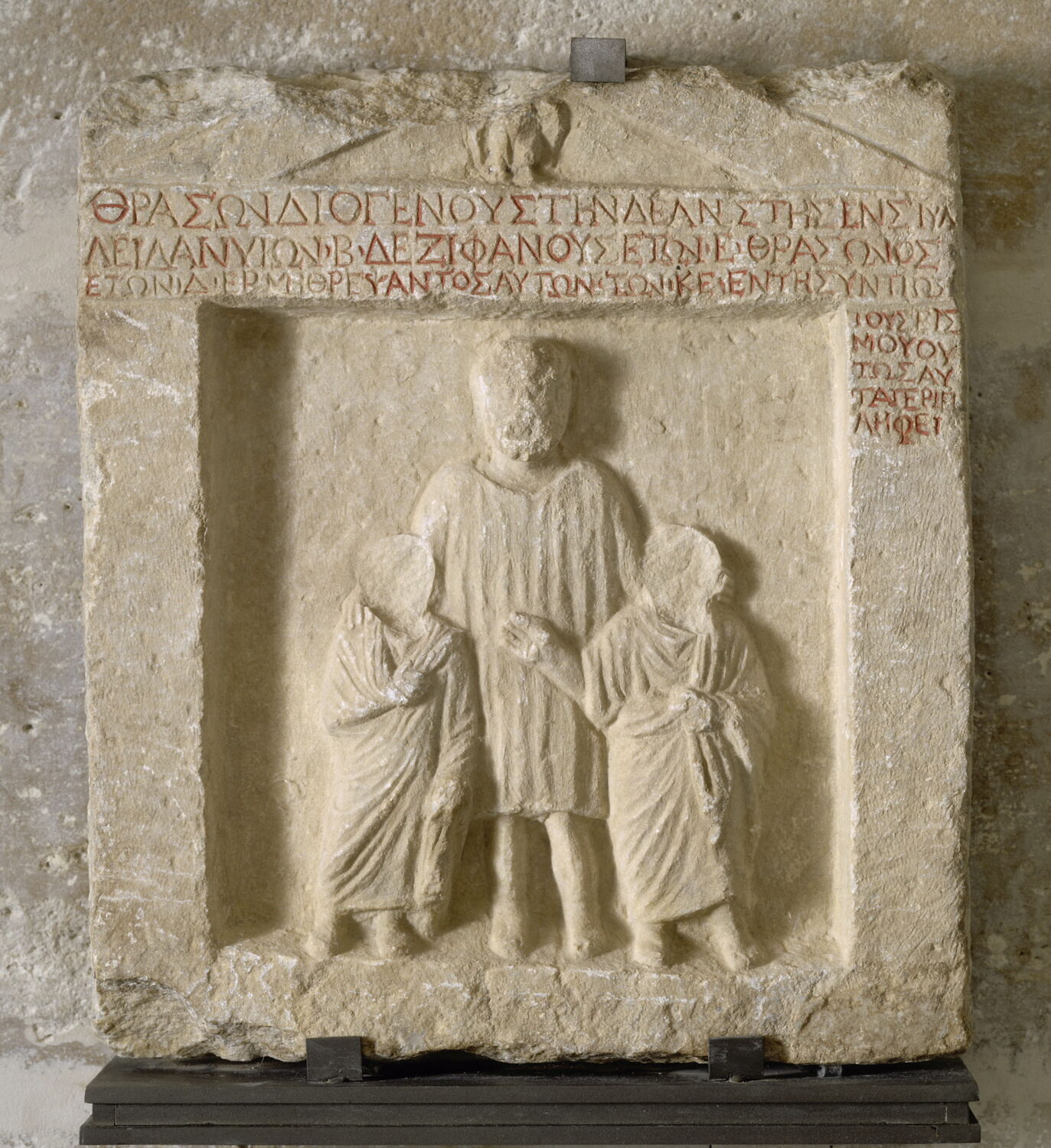 stèle funéraire, romain impérial

Date de création/fabrication : 1e quart IIe s. ap. J.-C. (d'après Louis Robert ; fin) (120)