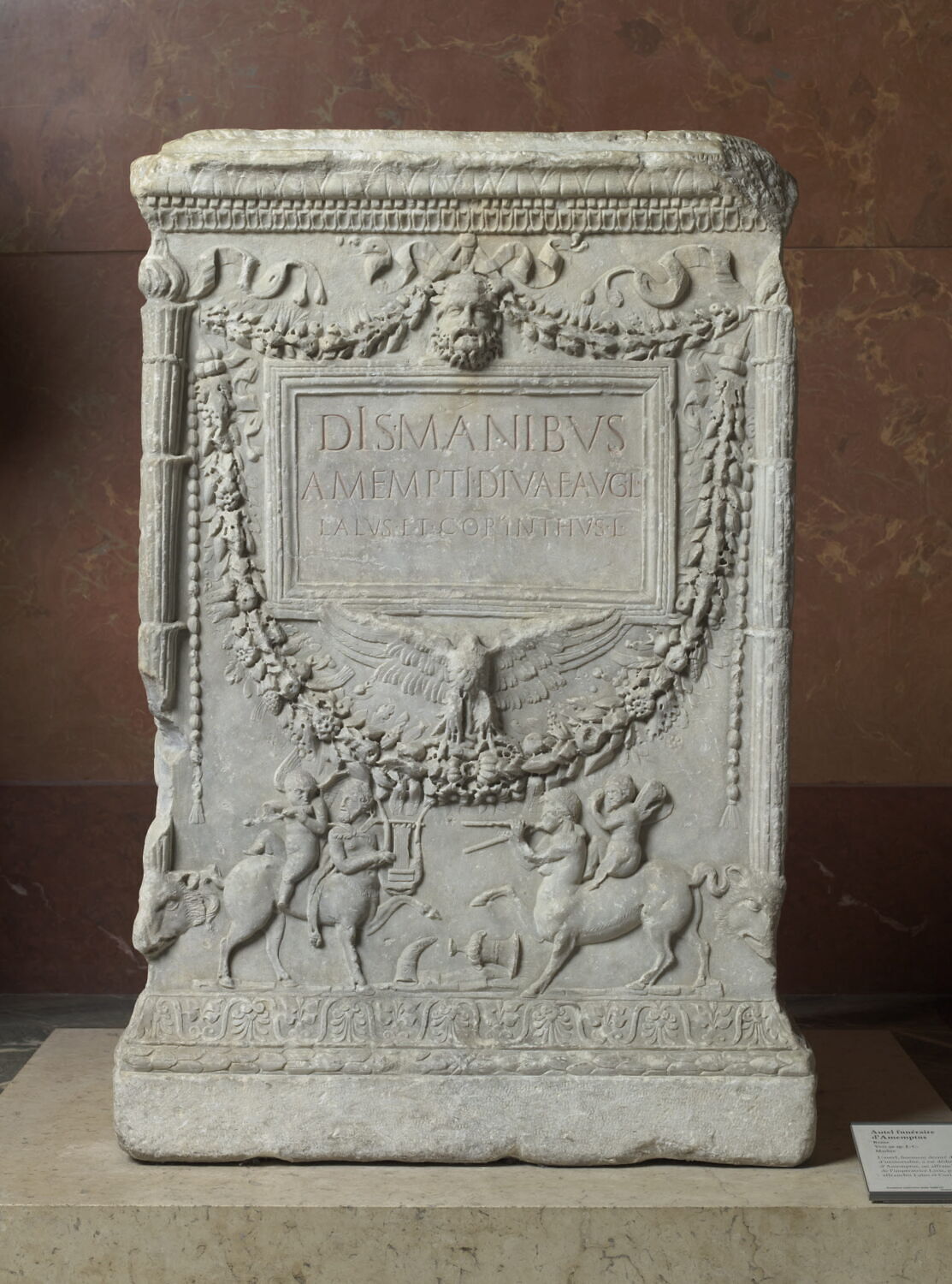 Autel funéraire d'Amemptus, romain impérial

Date de création/fabrication : 2e quart Ie s. ap. J.-C. ; 3e quart Ie s. ap. J.-C. (peu après 41 d'après Boschung ; fin ; debut) (vers 50)
