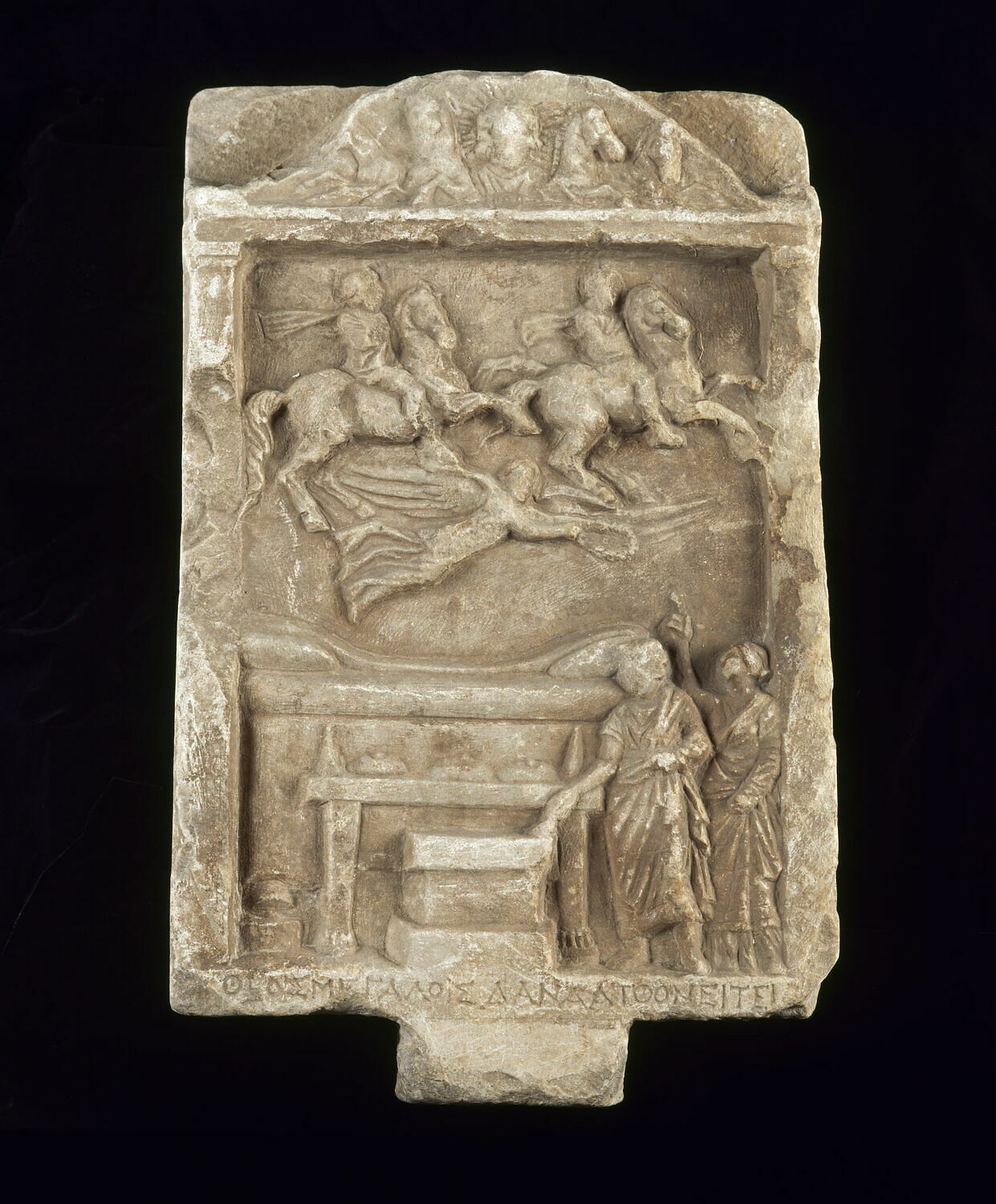 Relief votif aux Grands Dieux, hellénistique

Date de création/fabrication : IIe s. av. J.-C. (-200 - -100)