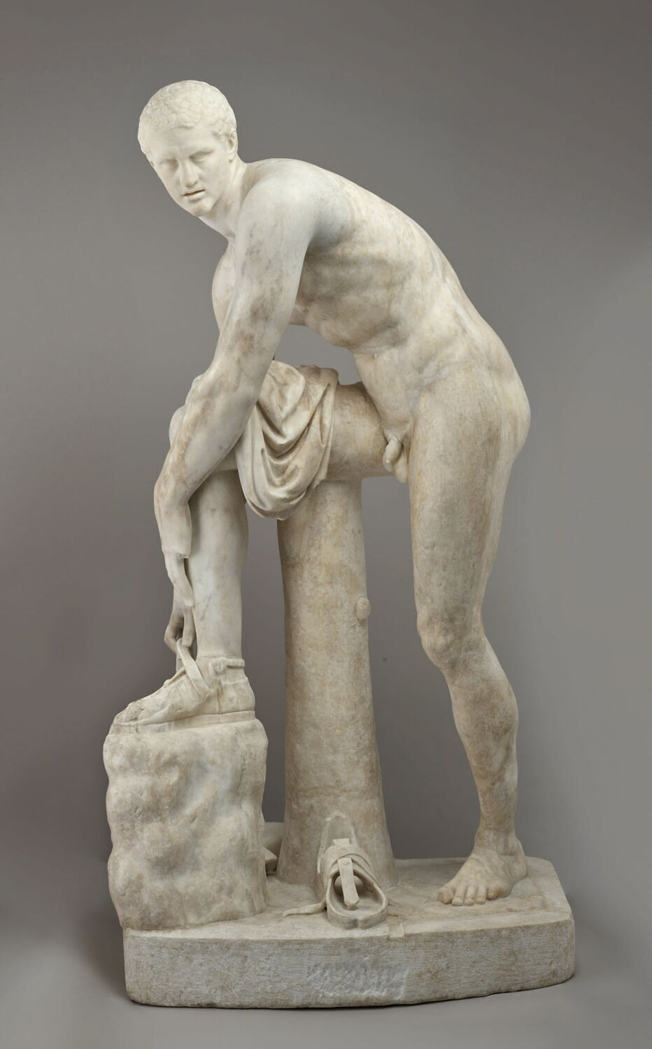 Hermès à la sandale, romain impérial

Date de création/fabrication : IIe s. ap. J.-C. (d'après Caprino) (100 - 200)