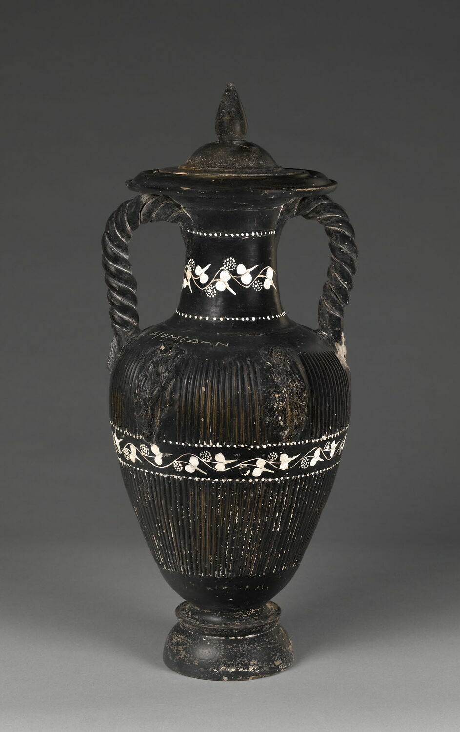 amphore ; couvercle d'amphore