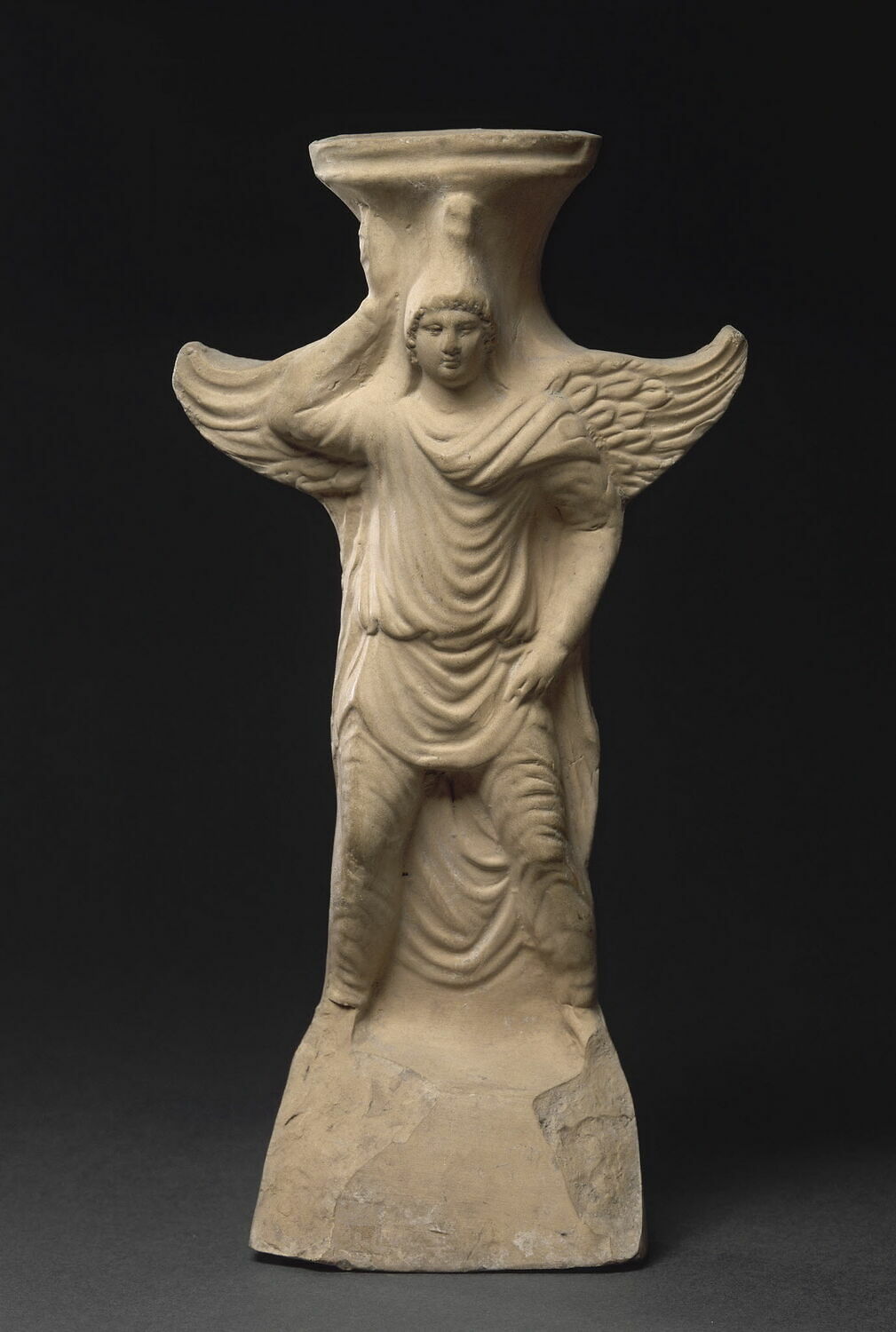 figurine ; thymiatérion, hellénistique

Date de création/fabrication : IIe s. av. J.-C. ; Ie s. av. J.-C. (-200 - 0)