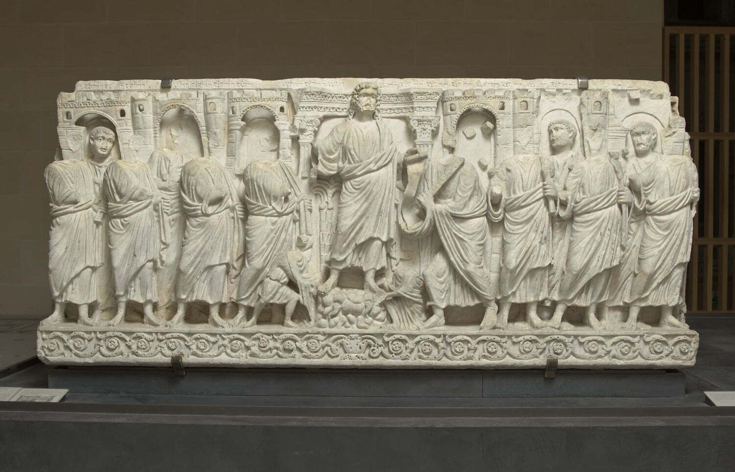 Sarcophage de la Traditio Legis, antiquité tardive ; chrétien

Date de création/fabrication : 4e quart IVe s. ap. J.-C. (fin) (390 - 400)