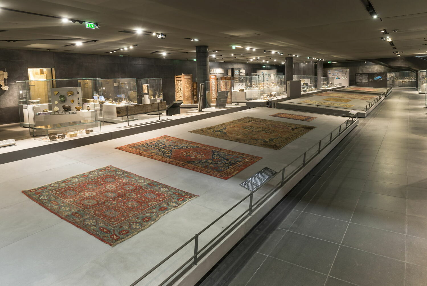 Tapis de cour ottoman à médaillon en cartouche Louvre Collections
