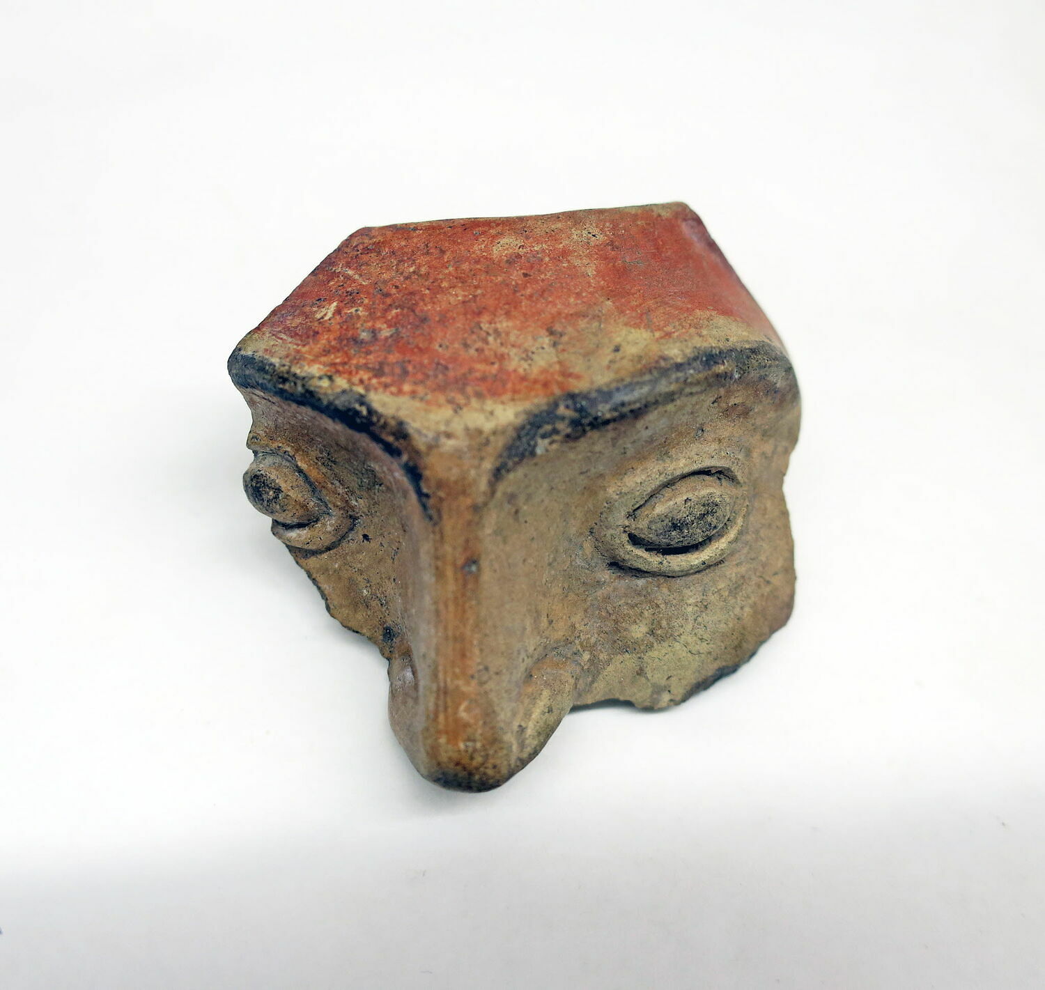 figurine ; fragment, IVe s. av. J.-C. ; IIe s. av. J.-C. (D'après inventaire) et VIe s. av. J.-C. (-400 - -100 et -600 - -500)