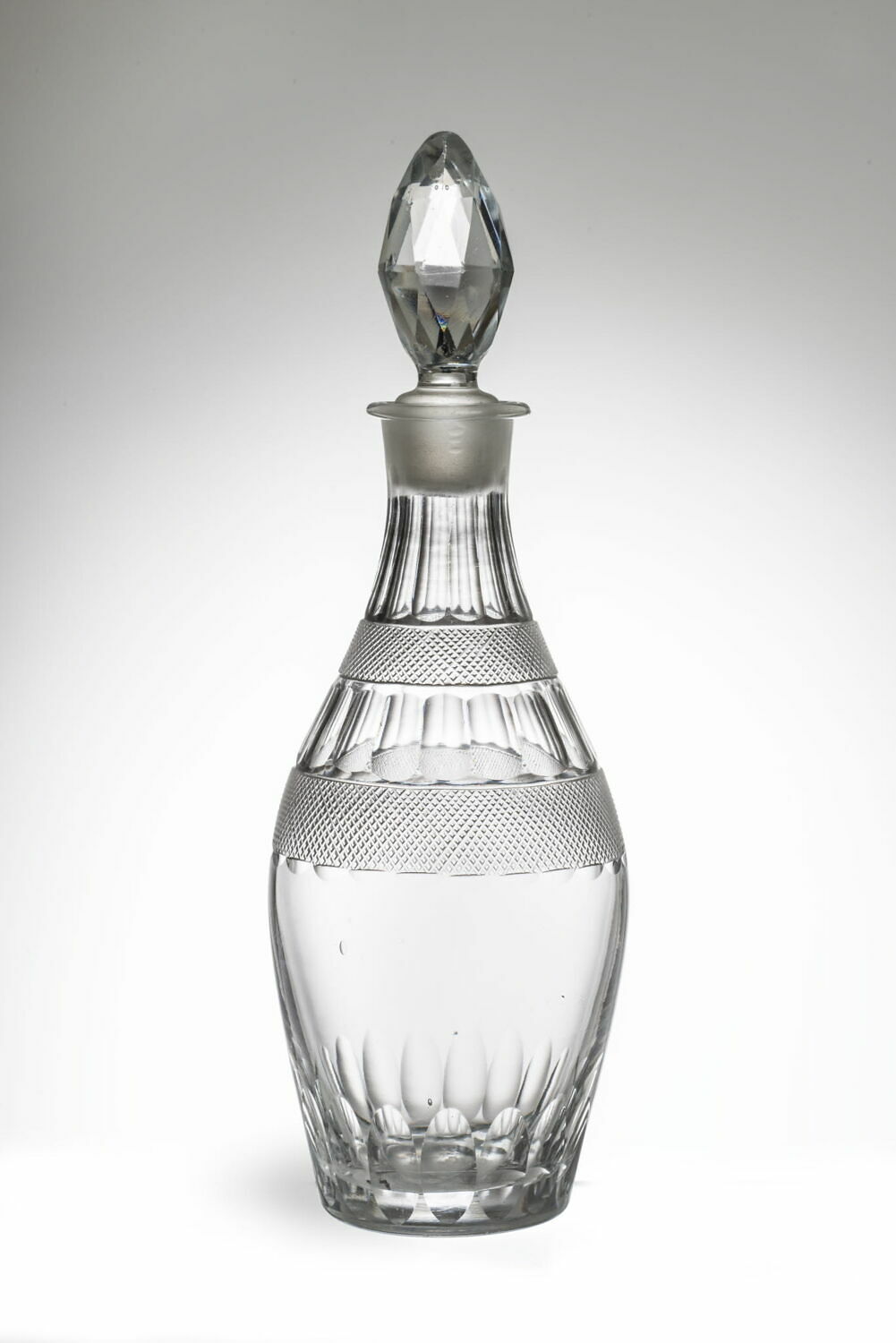 Carafe avec bouchon, d'un porte-liqueurs