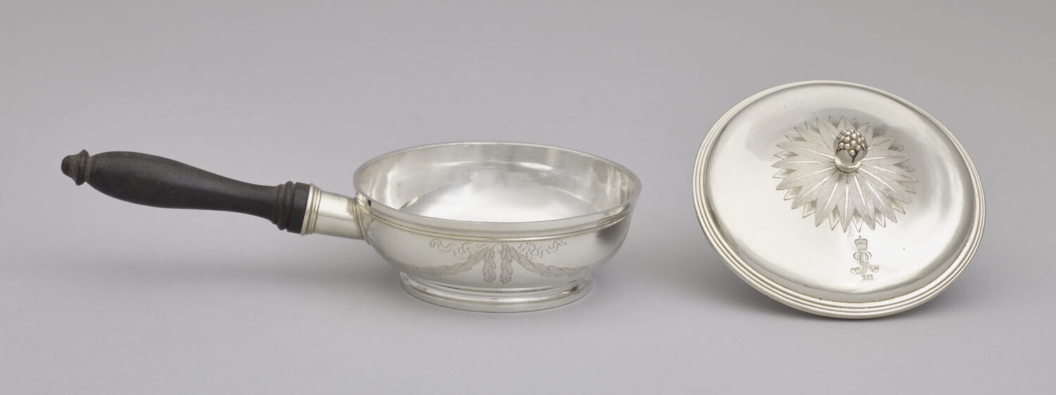 Petit poêlon de table ou cocotte du service de George III d'Angleterre et de Hanovre, d'une paire (OA 12883)