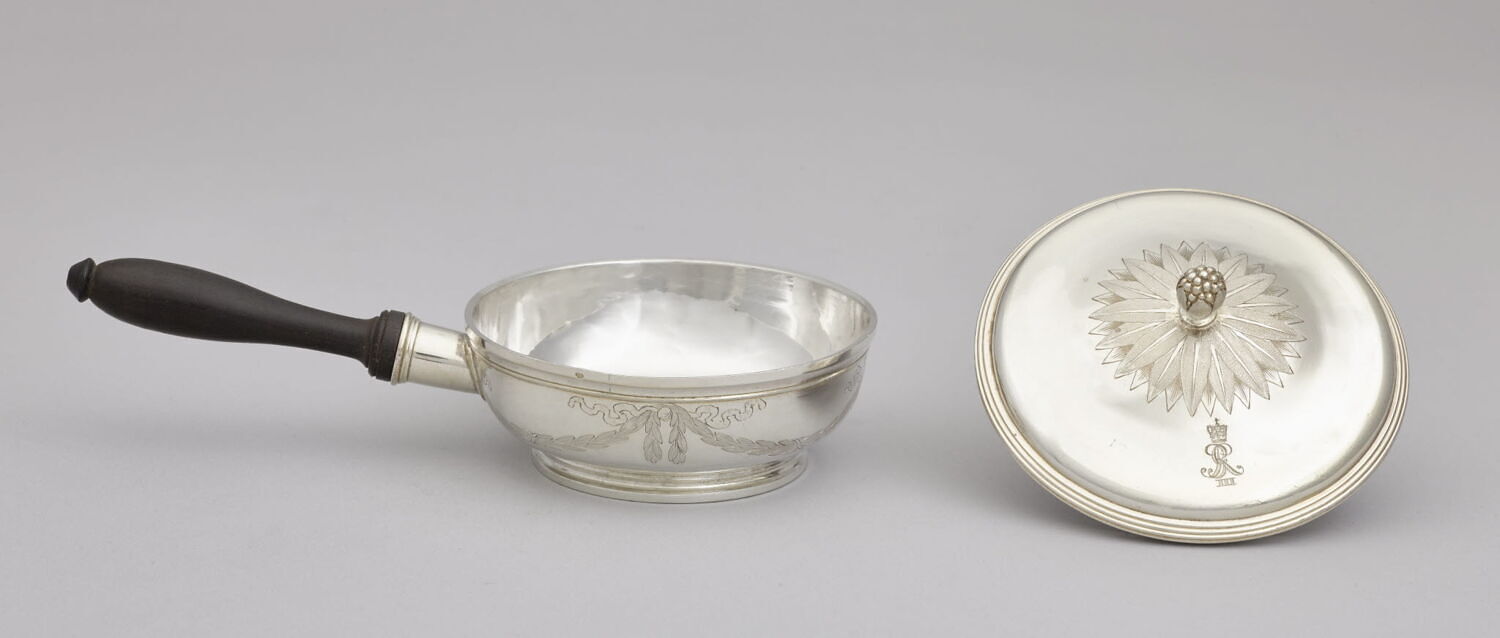 Petit poêlon de table ou cocotte du service de George III d'Angleterre et de Hanovre, d'une paire (OA 12882)