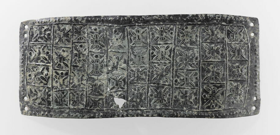 Archer armband (?) decorated with entertwined bundles