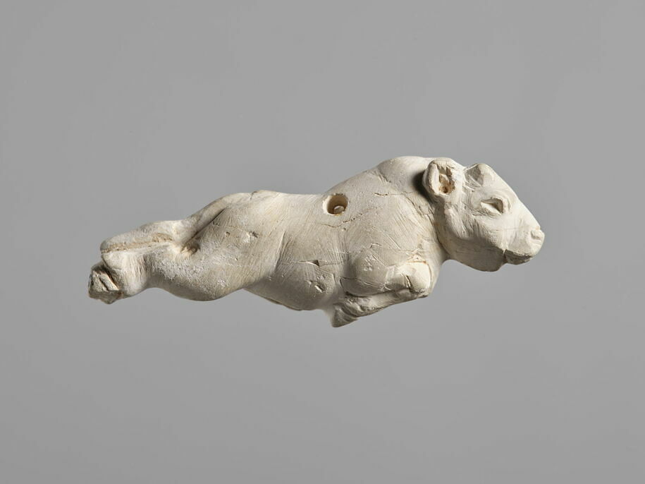 Animal-shaped amulet