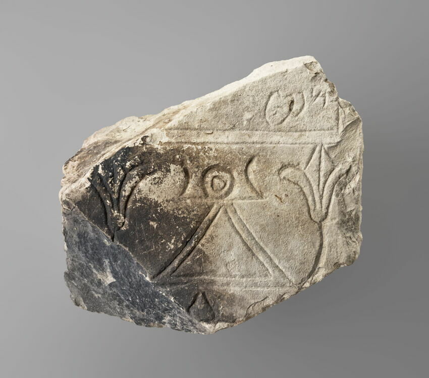 Fragment de stèle votive - Louvre site des collections