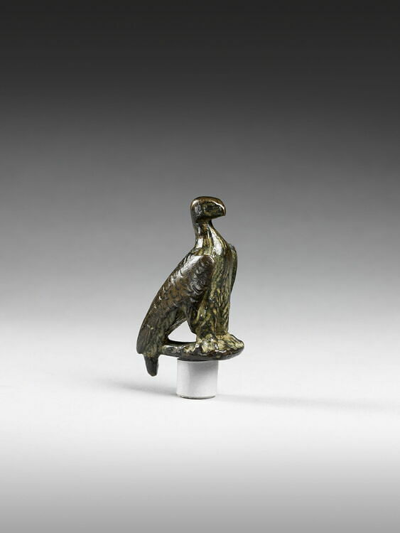 Statuette : tête d'aigle - Louvre Collections