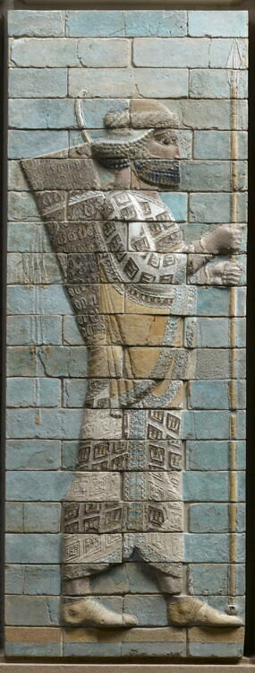 Fragment du décor du palais du roi perse Darius Ier : archer de la garde royale