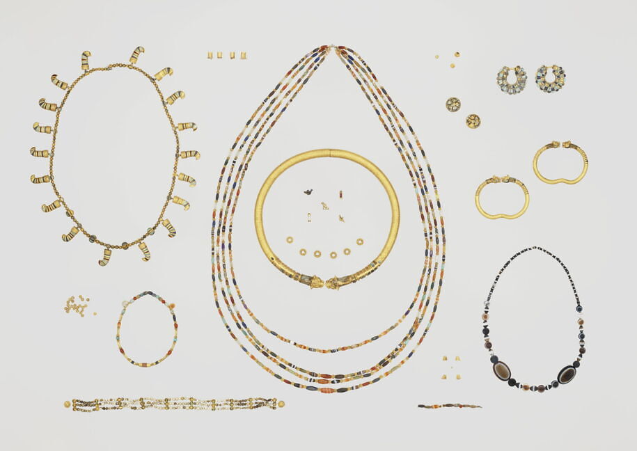 Bead necklace
