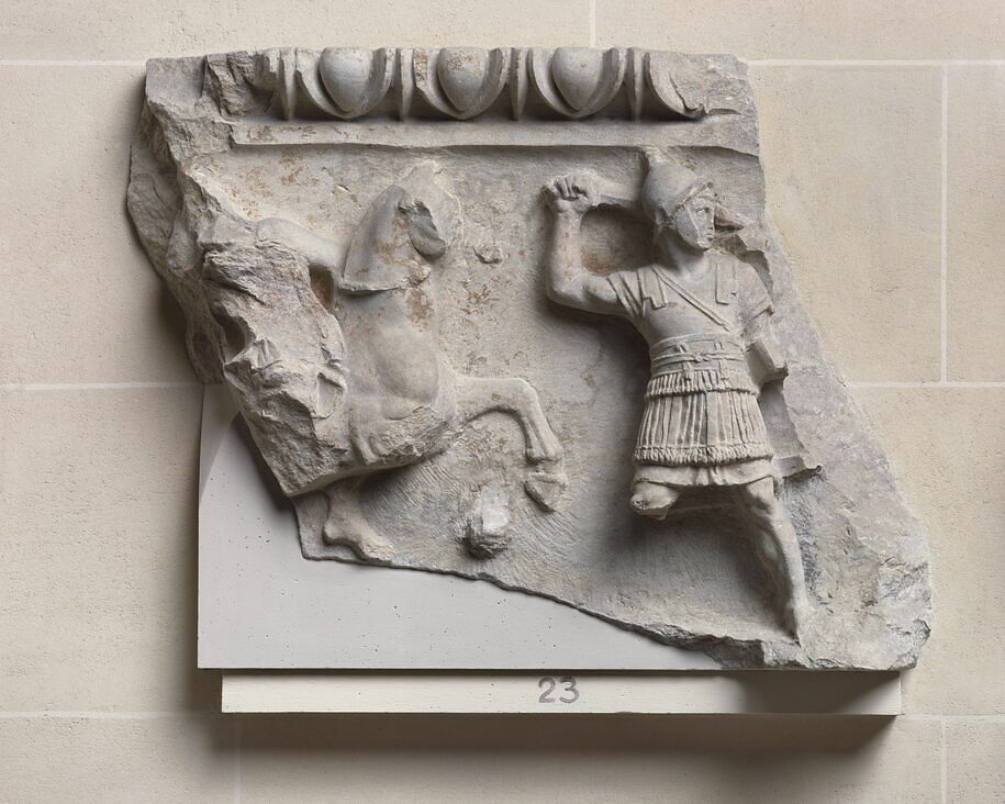 La Plaque Du Temple De Frimapic plaque de frise ; Frise de Magnésie du Méandre - Louvre Collections