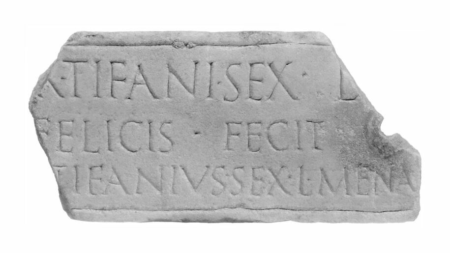 plaque de loculus ; inscription - Louvre site des collections