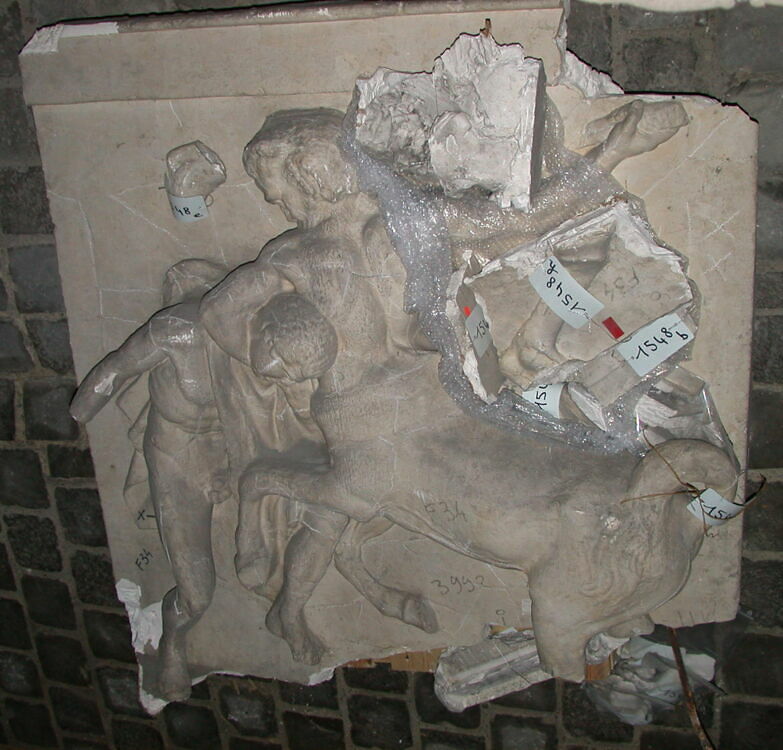 Fragment du tirage d'une métope du Parthénon représentant l ...