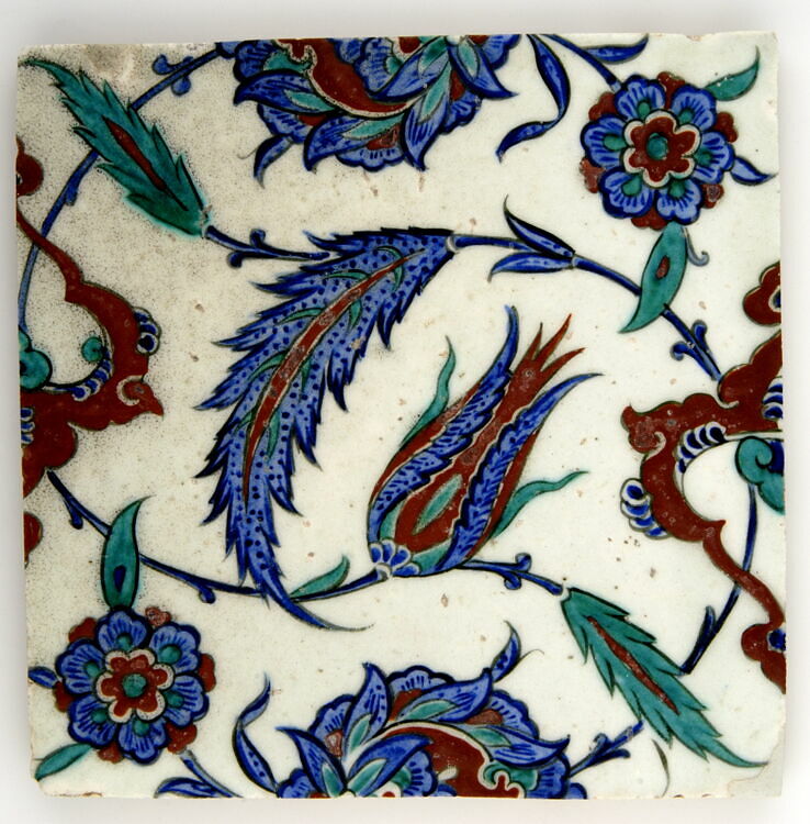 Carreau aux feuilles saz, nuages agrafes et tulipe rouge ourlée de bleu ...