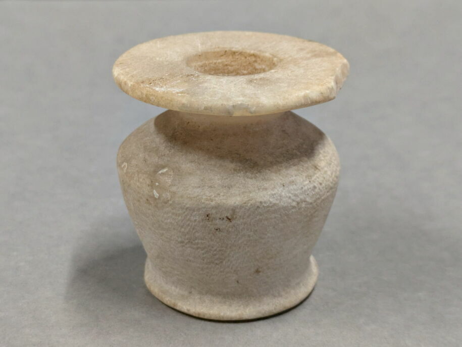 pot à kohol à collerette plate - Louvre site des collections