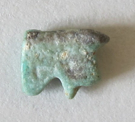 amulette oudjat simple monoface ; amulette oudjat à dos lisse convexe, image 1/1