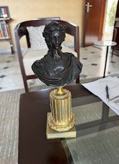 Buste de femme, image 2/4