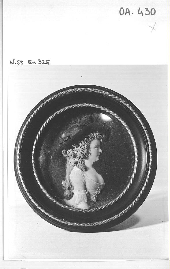 Médaillon en buste : Mme Saint-Huberti, Anonyme, époque moderne = Ancien Régime (Occident)

Date de création/fabrication : 1785 - 1800