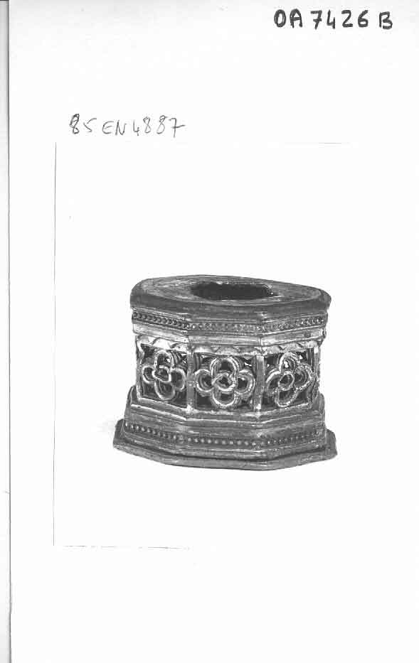 Socle octogonal de la statuette de saint Jean OA 7426