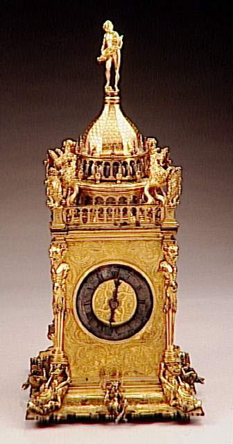 Horloge de table en forme de tour carrée