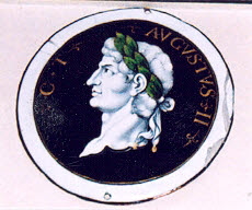 Plaque circulaire : Auguste, d'une série de douze plaques (MRR 260 à 271)