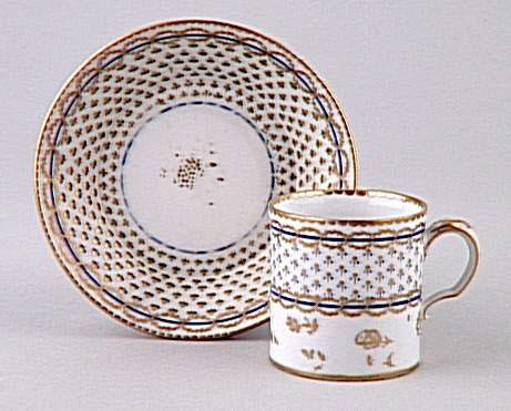 Tasse litron avec soucoupe, d'une paire (TH 1330), image 1/3