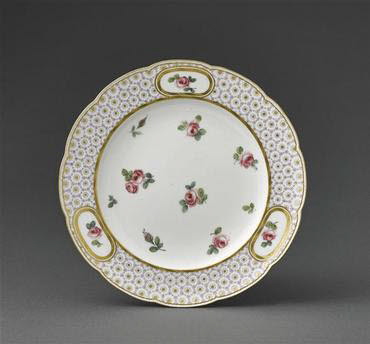 Assiette, à bords festonnés et marli gaufré, d'une paire (TH 1156), image 3/4