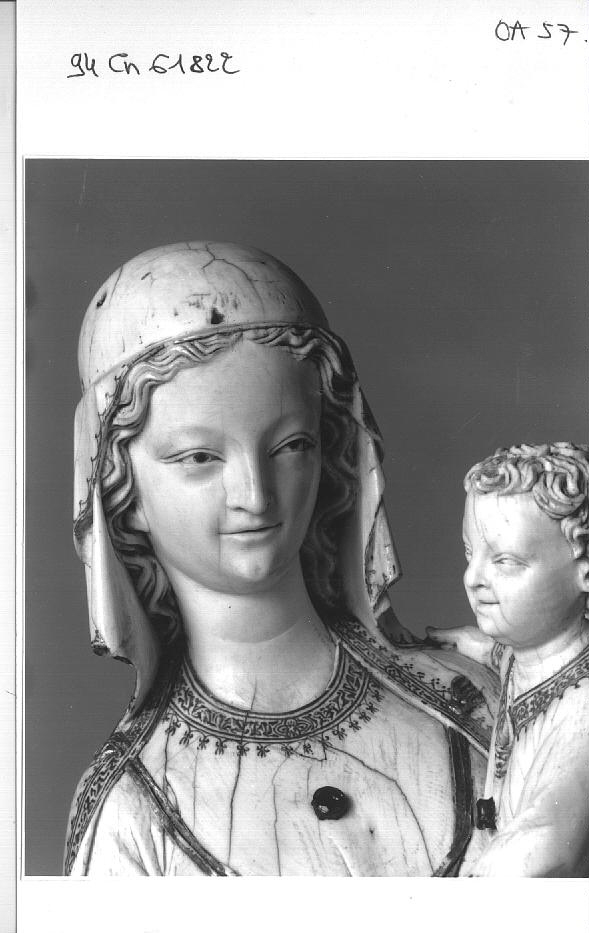 Vierge à l'Enfant de la SainteChapelle Louvre Collections