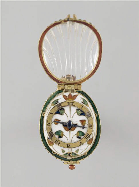 Montre en forme de coquille