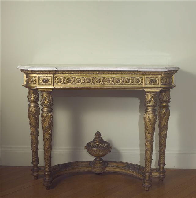Console à quatre pieds d'une paire (voir OA 5275)
