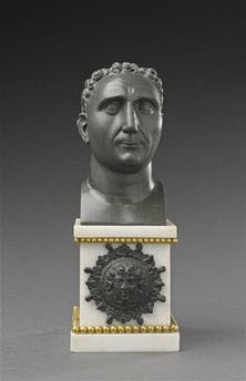 Buste d'homme aux cheveux courts, image 2/9