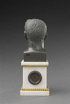 Buste d'homme aux cheveux courts, image 4/9