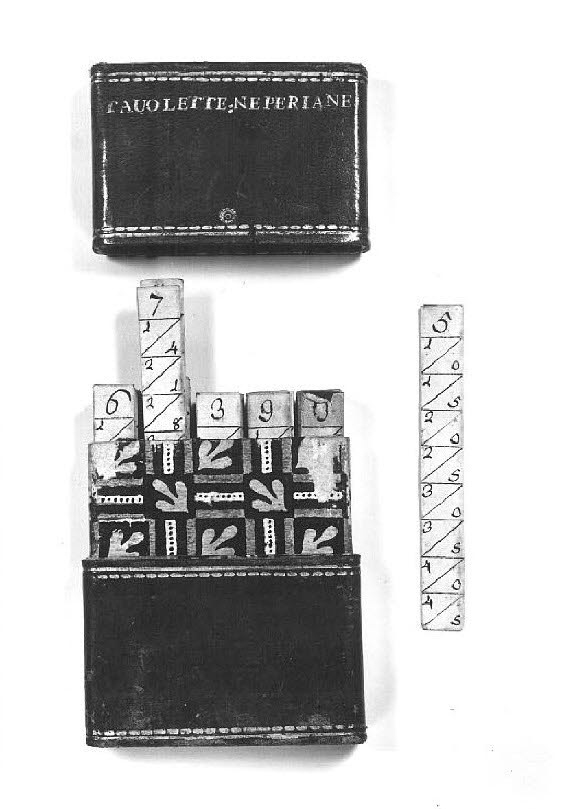Tablettes de Napier et leur étui