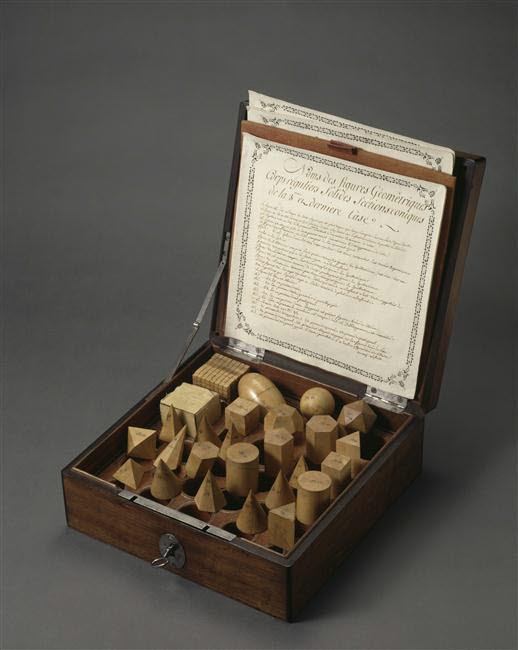 Coffret de figures géométriques