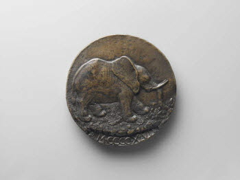 Médaille : Isotta de Rimini / un éléphant, image 2/2